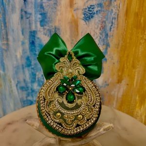 Christmas ball. Emerald green/gold Christmas ornament balls.Christmas baubles
